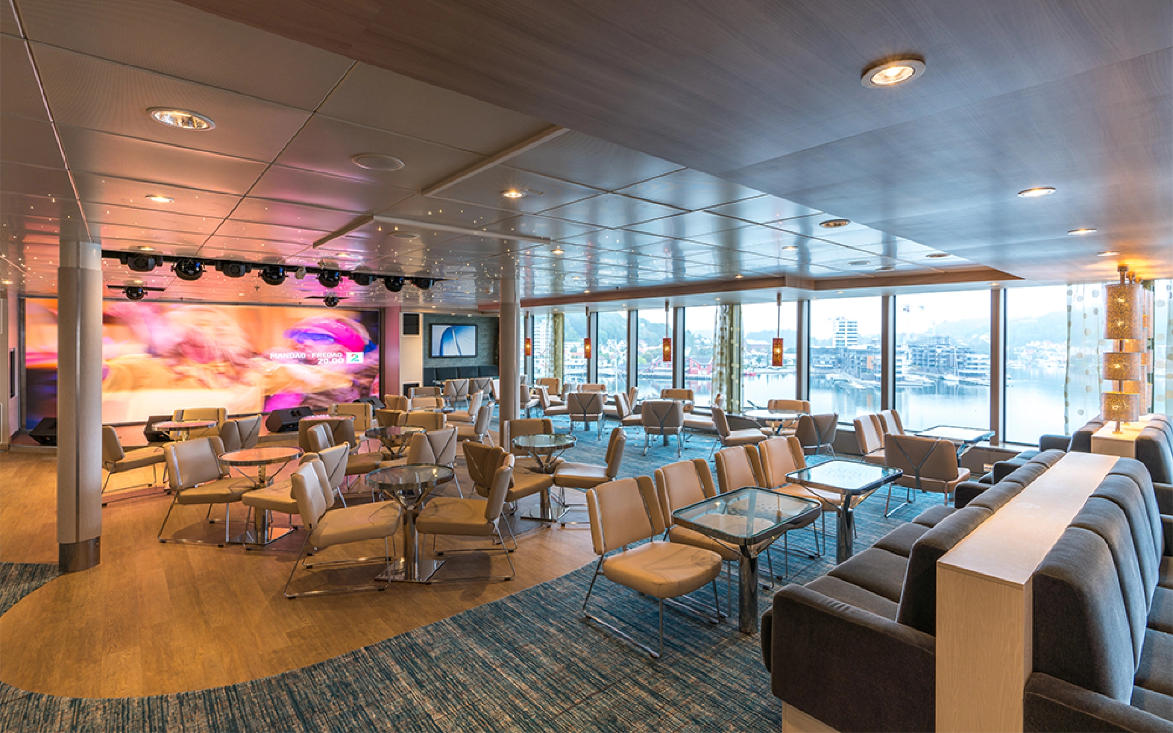 Utsikten Bar & Lounge.jpg